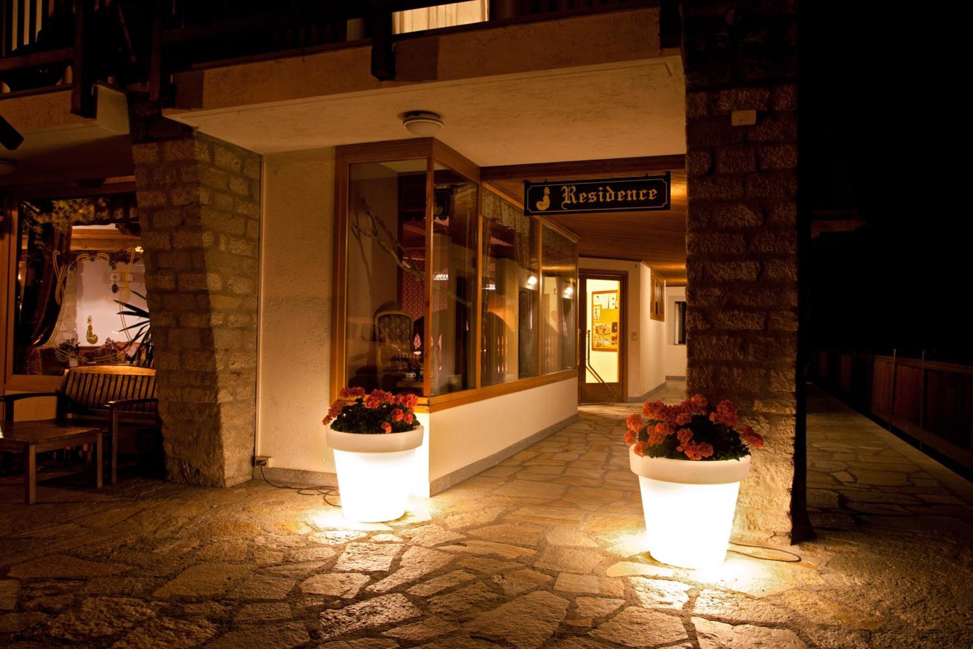 Residence Le Grand Chalet Courmayeur Eksteriør bilde
