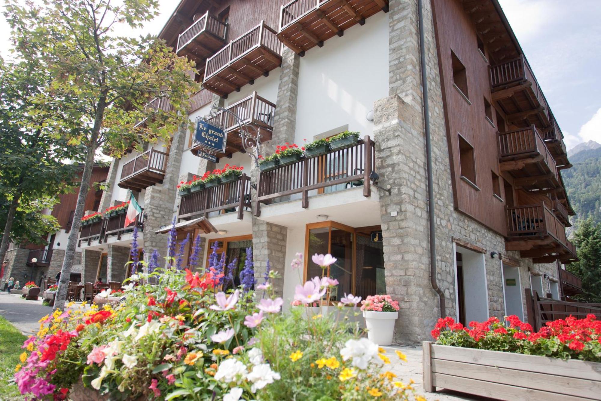 Residence Le Grand Chalet Courmayeur Eksteriør bilde