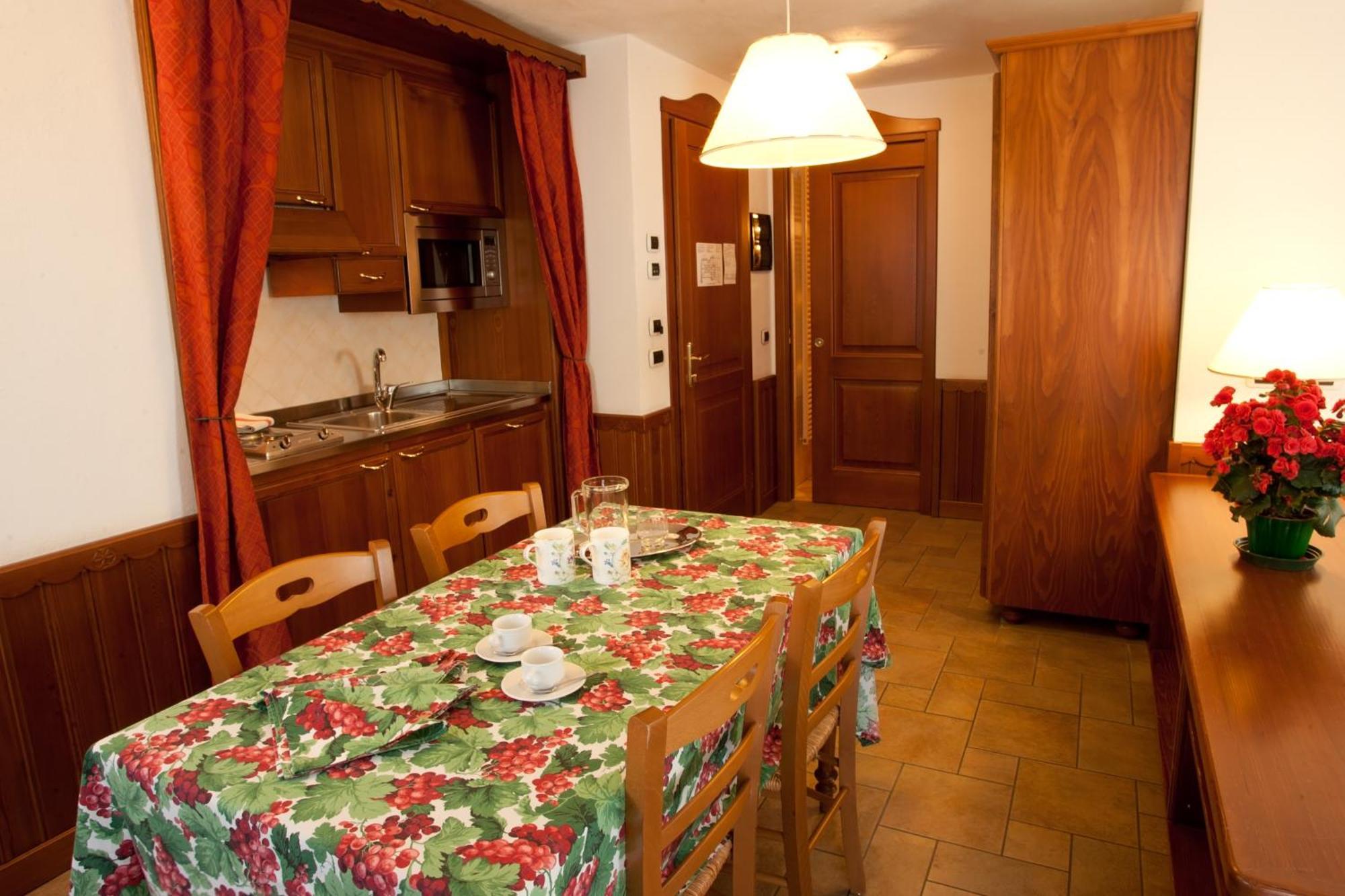 Residence Le Grand Chalet Courmayeur Eksteriør bilde