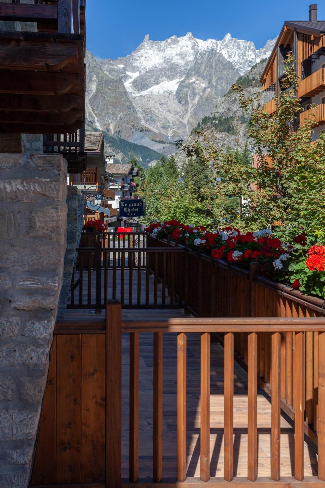 Residence Le Grand Chalet Courmayeur Eksteriør bilde
