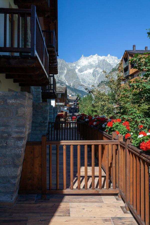 Residence Le Grand Chalet Courmayeur Eksteriør bilde