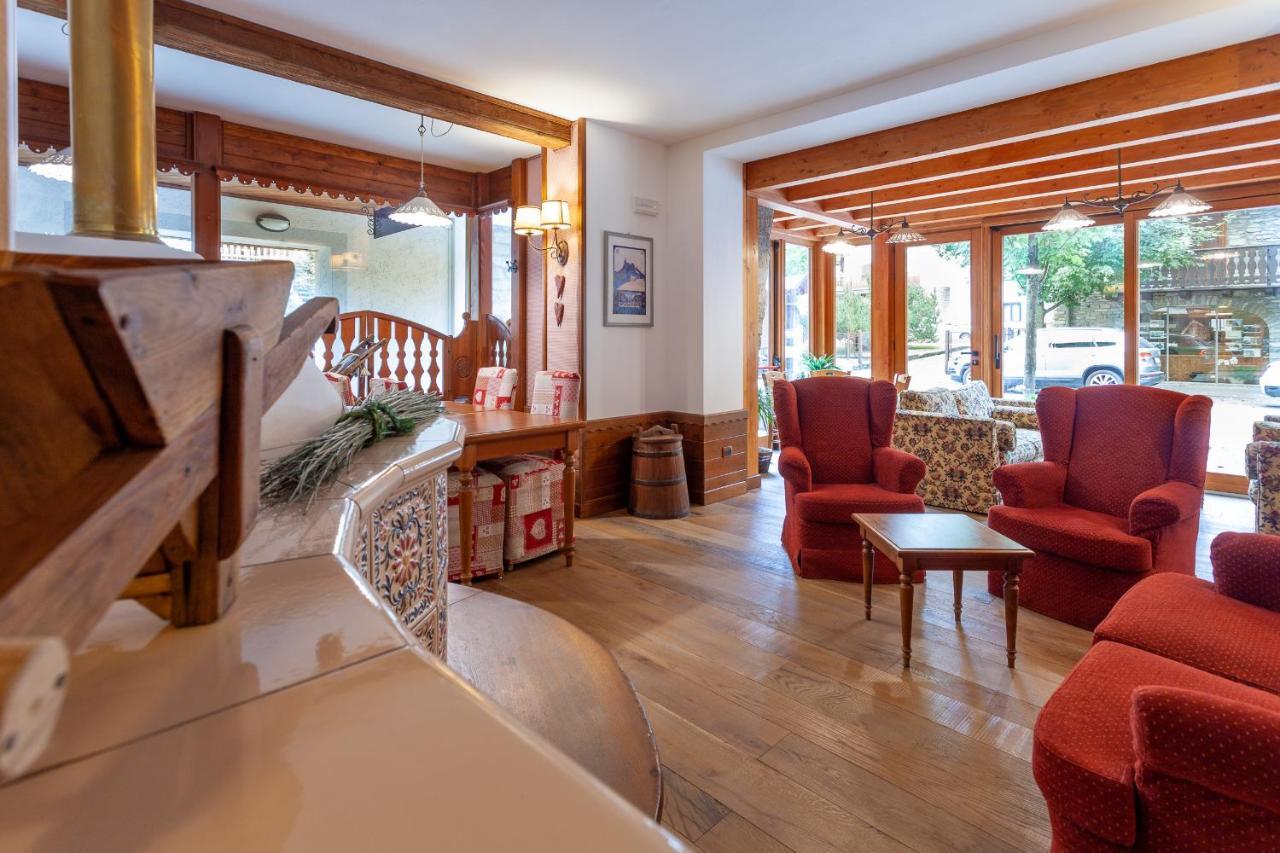 Residence Le Grand Chalet Courmayeur Eksteriør bilde